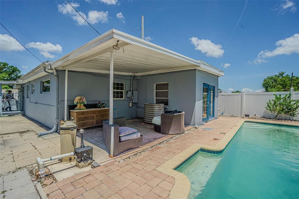 For Sale: $425,000 (4 beds, 1 baths, 1288 Square Feet)