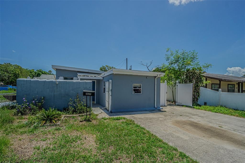 For Sale: $425,000 (4 beds, 1 baths, 1288 Square Feet)