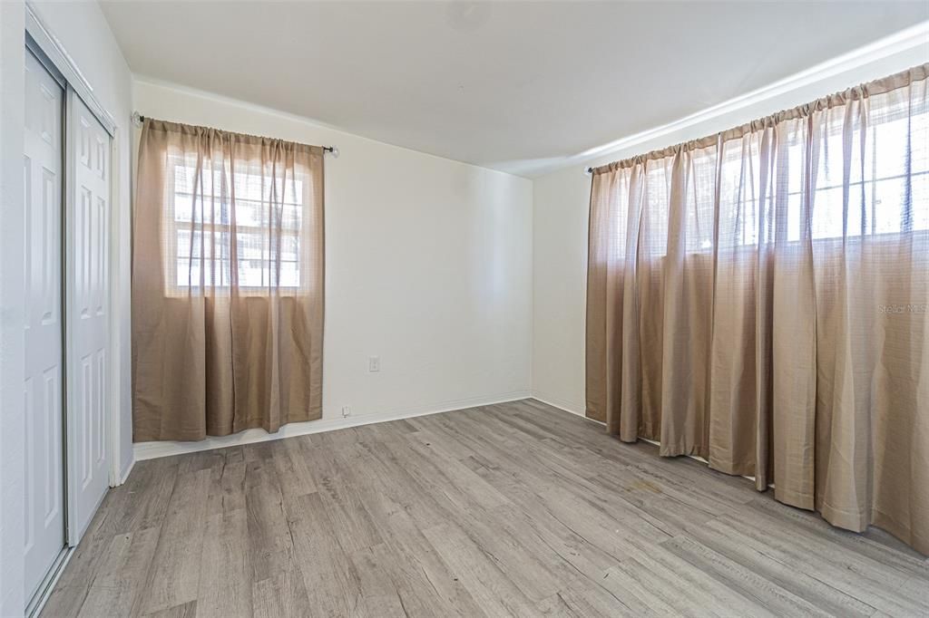 For Sale: $425,000 (4 beds, 1 baths, 1288 Square Feet)