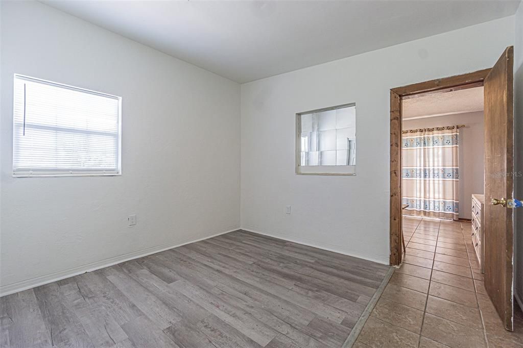 For Sale: $425,000 (4 beds, 1 baths, 1288 Square Feet)