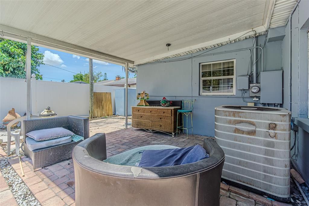 For Sale: $425,000 (4 beds, 1 baths, 1288 Square Feet)