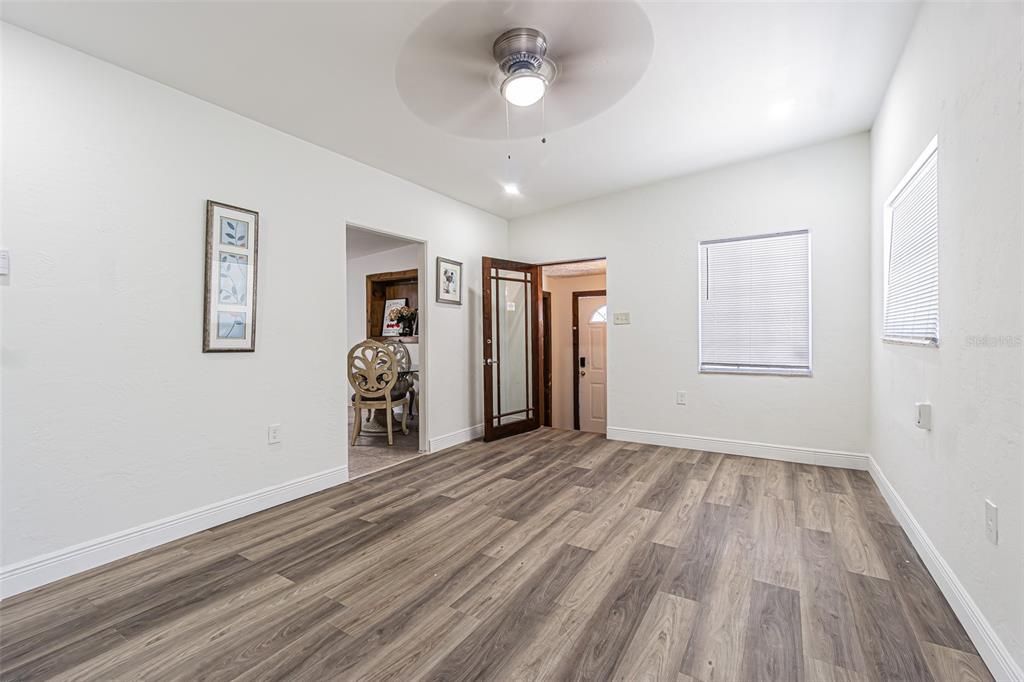 For Sale: $425,000 (4 beds, 1 baths, 1288 Square Feet)