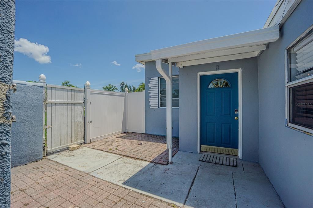 For Sale: $425,000 (4 beds, 1 baths, 1288 Square Feet)