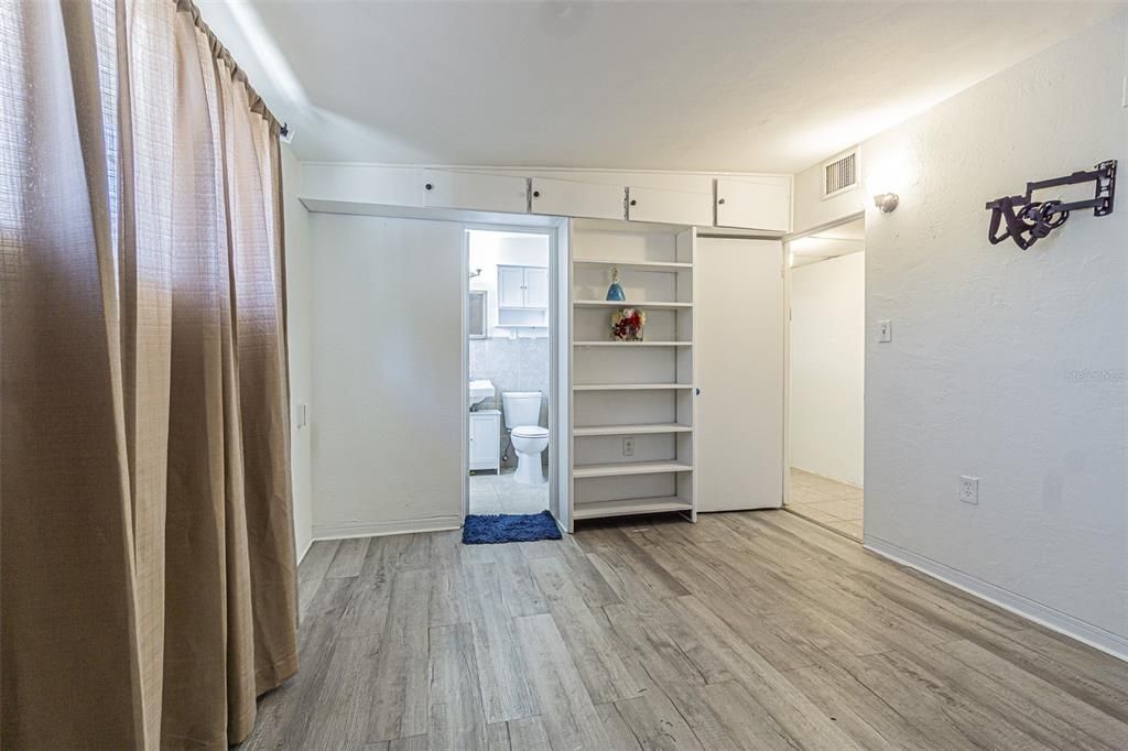For Sale: $425,000 (4 beds, 1 baths, 1288 Square Feet)
