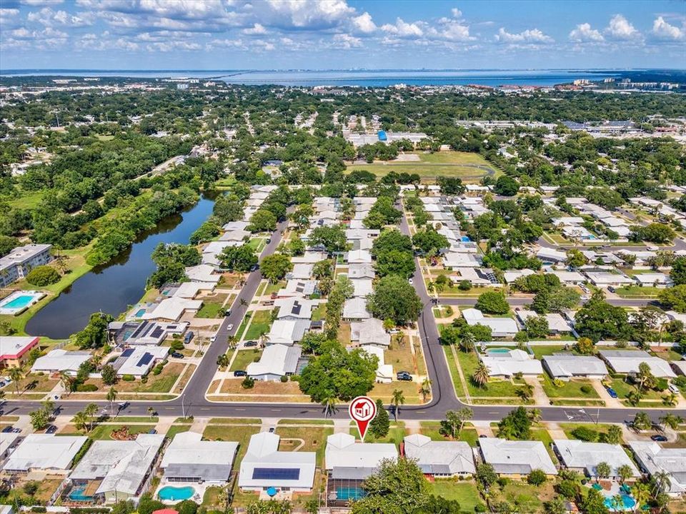 Activo con contrato: $429,900 (3 camas, 2 baños, 1665 Pies cuadrados)
