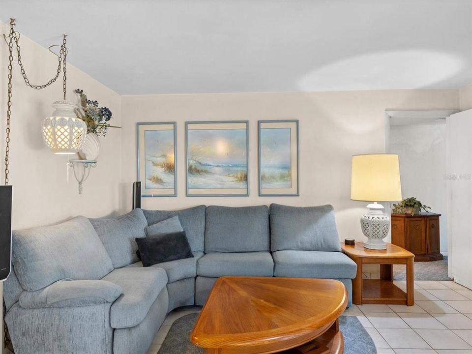 Activo con contrato: $429,900 (3 camas, 2 baños, 1665 Pies cuadrados)
