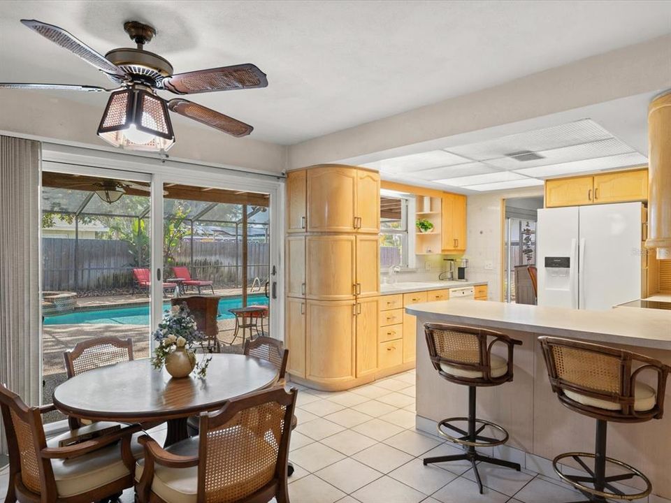 Activo con contrato: $429,900 (3 camas, 2 baños, 1665 Pies cuadrados)