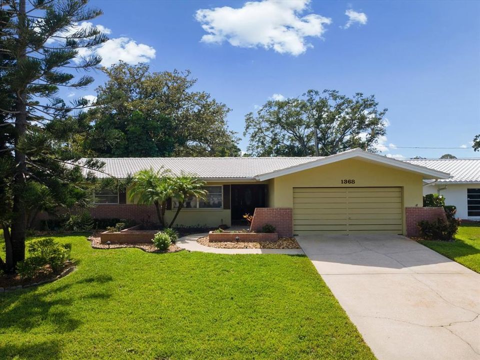Activo con contrato: $429,900 (3 camas, 2 baños, 1665 Pies cuadrados)
