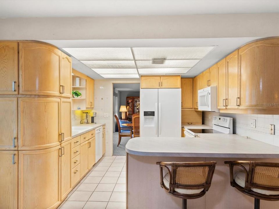 Activo con contrato: $429,900 (3 camas, 2 baños, 1665 Pies cuadrados)