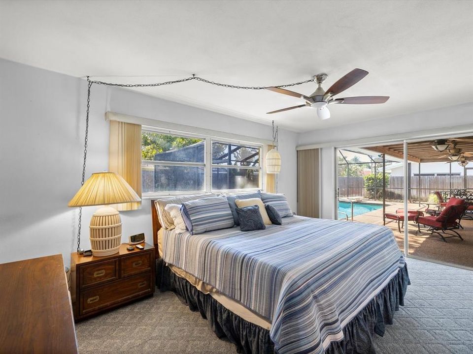 Activo con contrato: $429,900 (3 camas, 2 baños, 1665 Pies cuadrados)