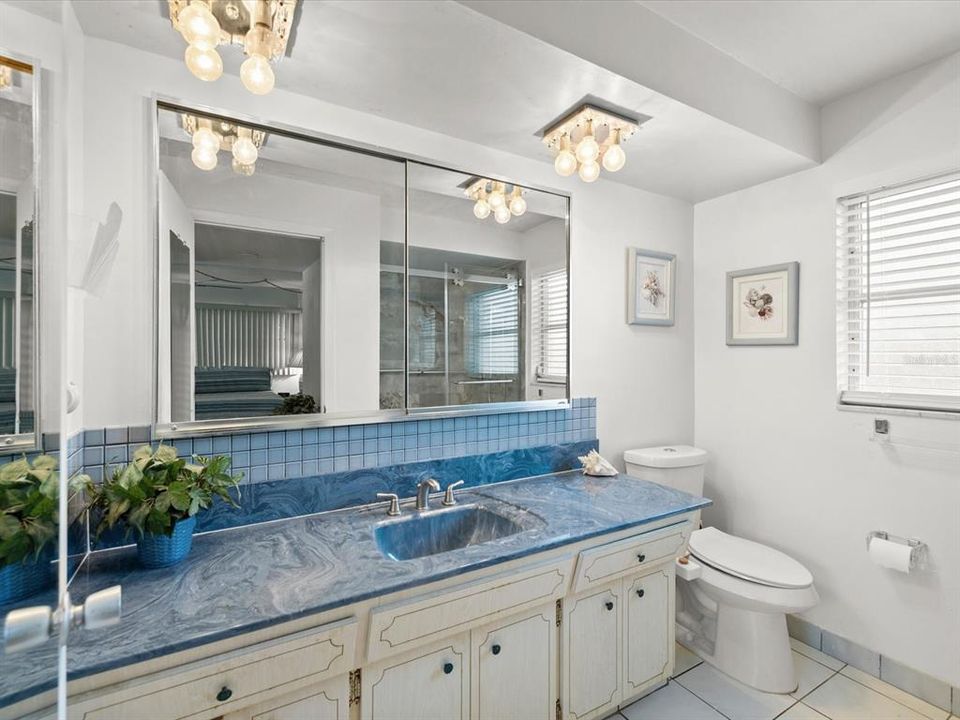 Activo con contrato: $429,900 (3 camas, 2 baños, 1665 Pies cuadrados)