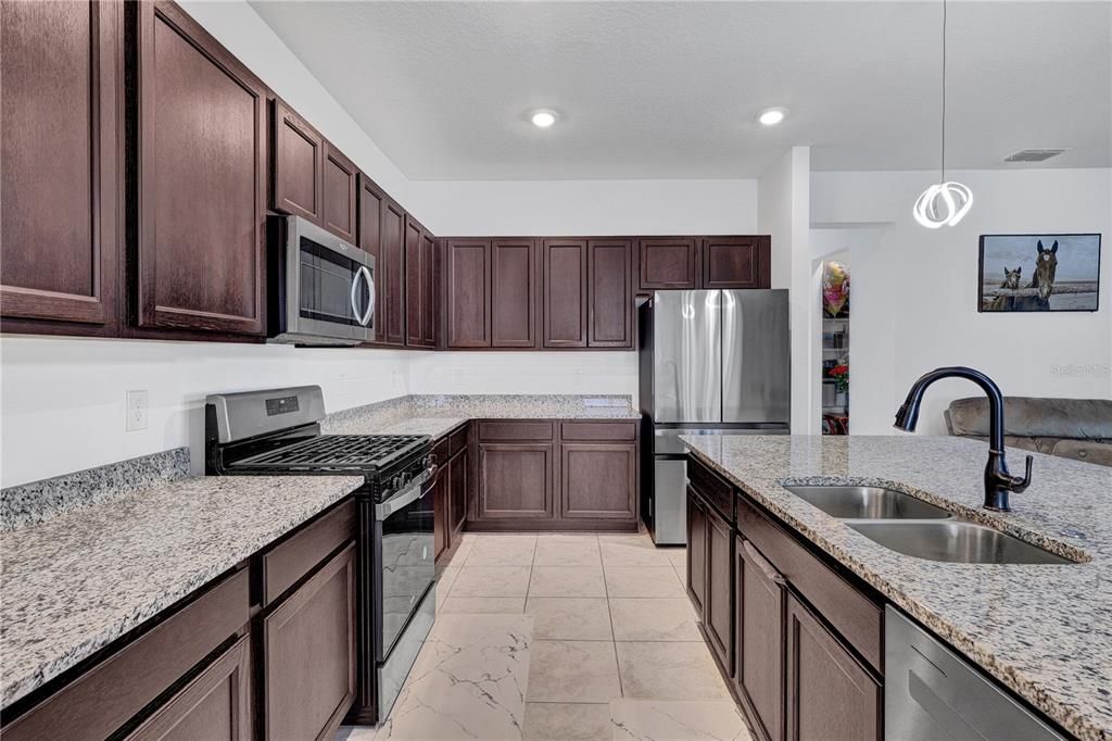 For Sale: $519,990 (4 beds, 3 baths, 2645 Square Feet)