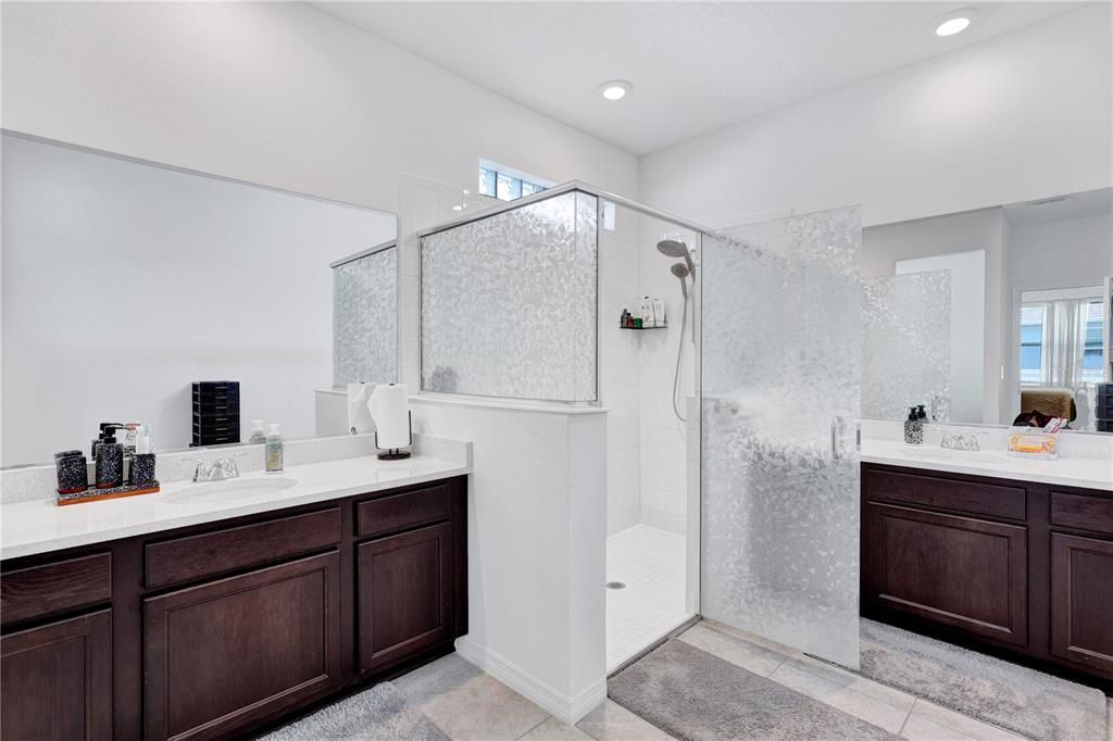 For Sale: $519,990 (4 beds, 3 baths, 2645 Square Feet)