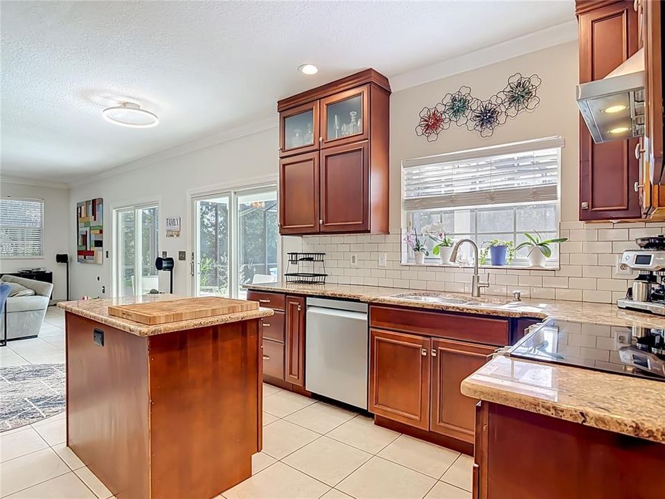 For Sale: $524,900 (5 beds, 2 baths, 2526 Square Feet)