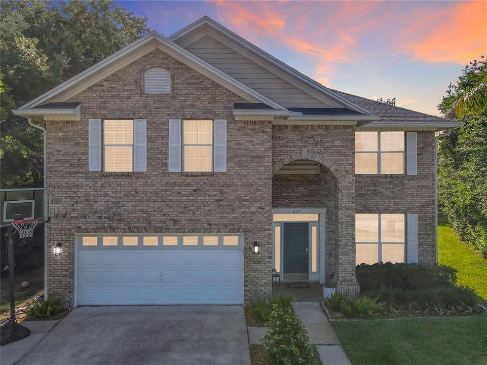 For Sale: $524,900 (5 beds, 2 baths, 2526 Square Feet)