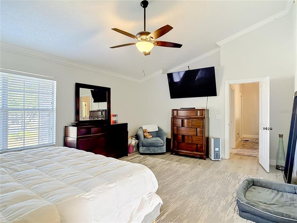For Sale: $524,900 (5 beds, 2 baths, 2526 Square Feet)
