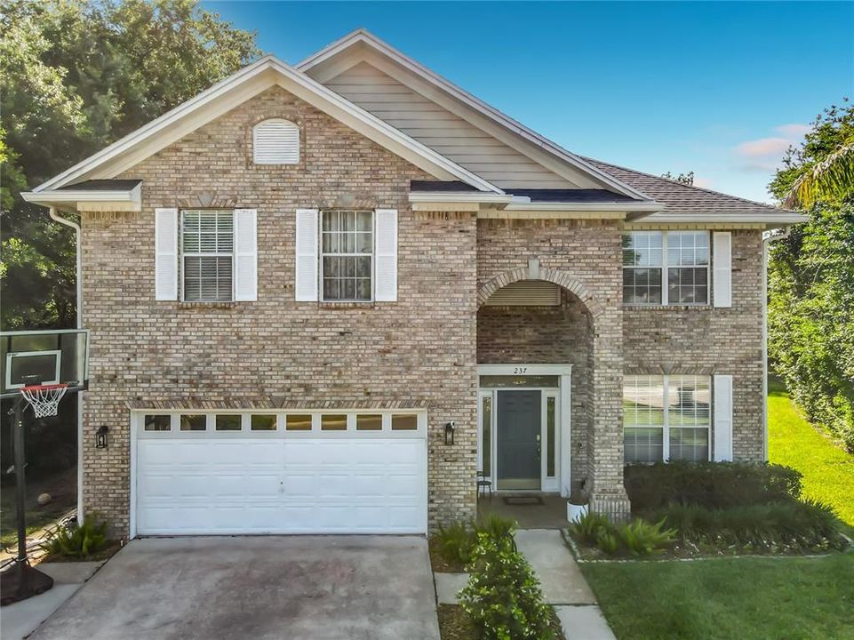 For Sale: $524,900 (5 beds, 2 baths, 2526 Square Feet)