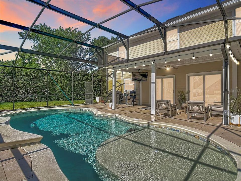 For Sale: $524,900 (5 beds, 2 baths, 2526 Square Feet)
