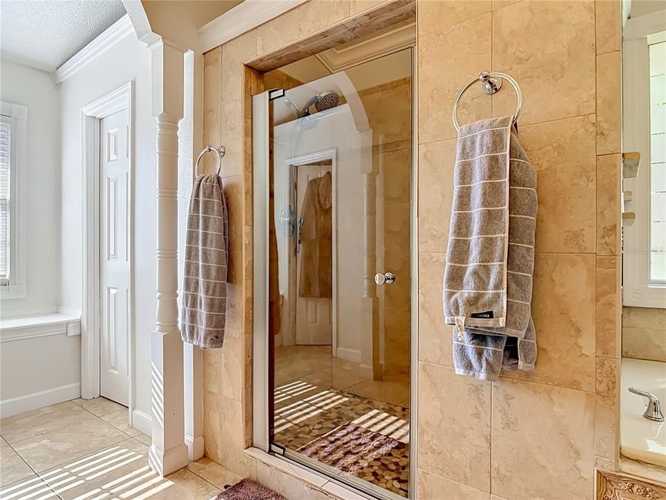 For Sale: $524,900 (5 beds, 2 baths, 2526 Square Feet)