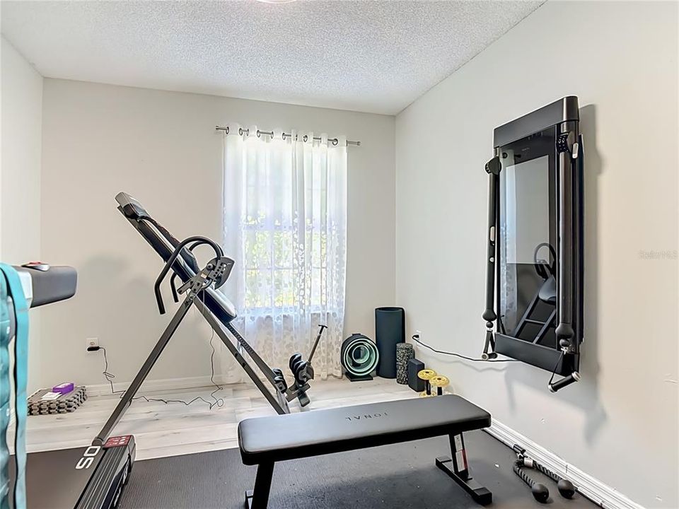 For Sale: $524,900 (5 beds, 2 baths, 2526 Square Feet)