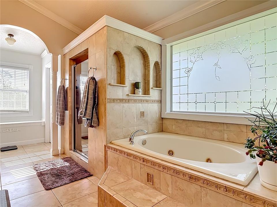 For Sale: $524,900 (5 beds, 2 baths, 2526 Square Feet)
