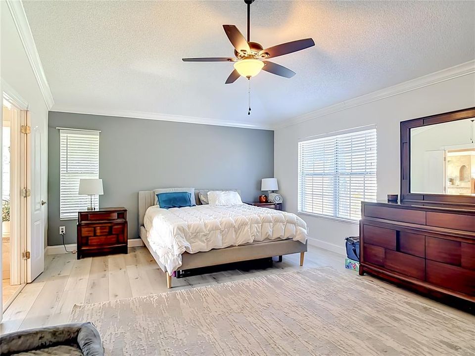 For Sale: $524,900 (5 beds, 2 baths, 2526 Square Feet)