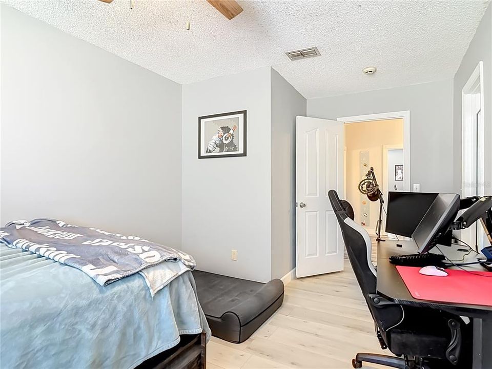 For Sale: $524,900 (5 beds, 2 baths, 2526 Square Feet)