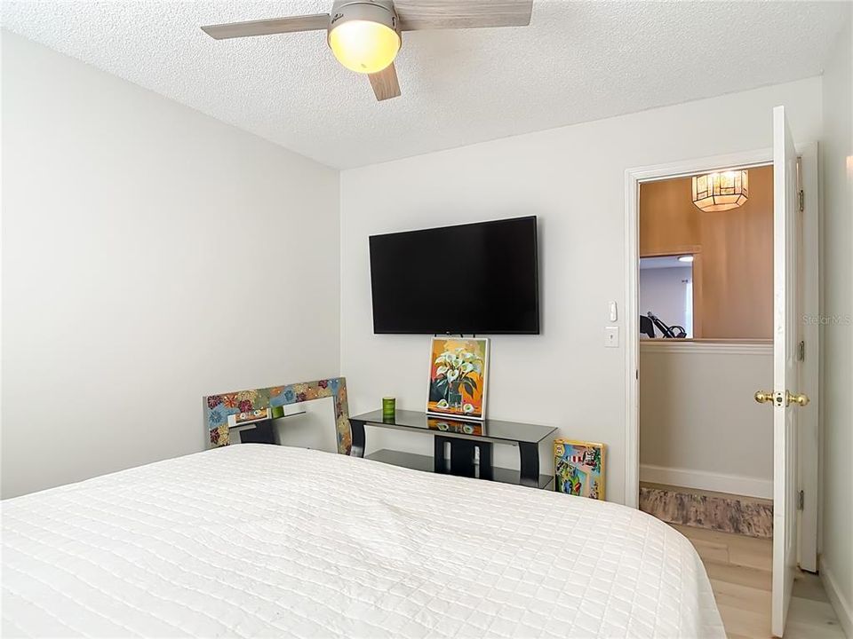 For Sale: $524,900 (5 beds, 2 baths, 2526 Square Feet)