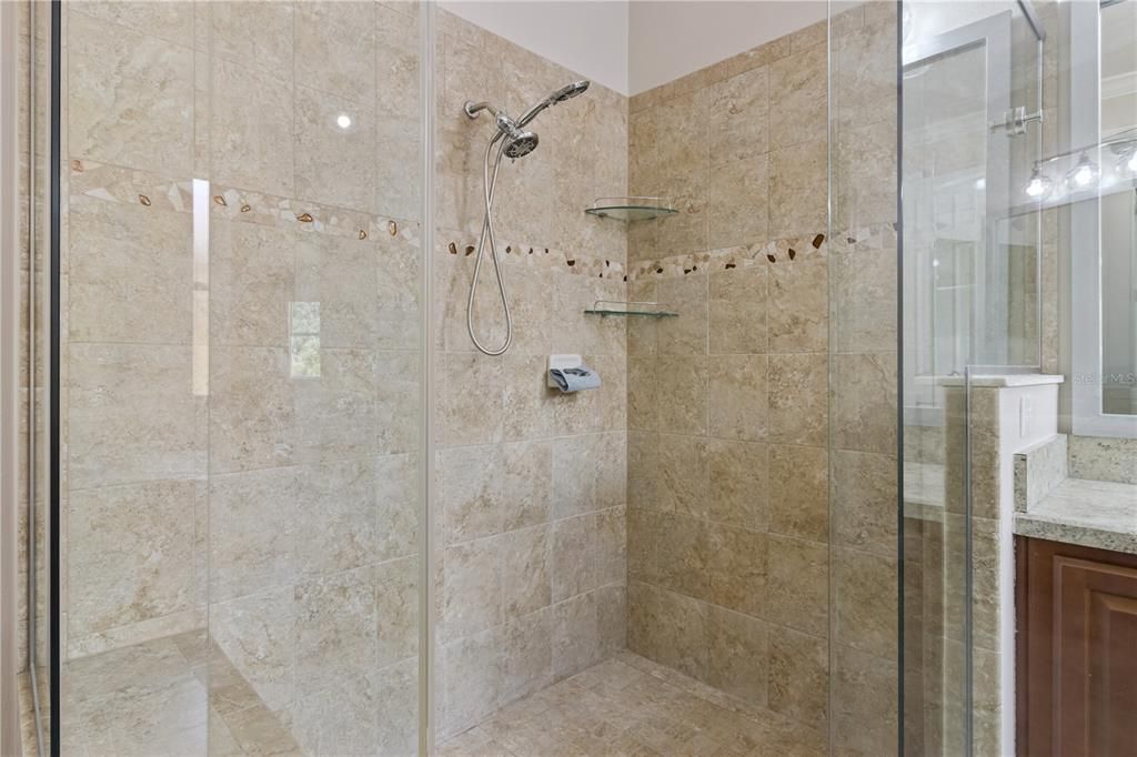 En Venta: $720,000 (4 camas, 3 baños, 3621 Pies cuadrados)