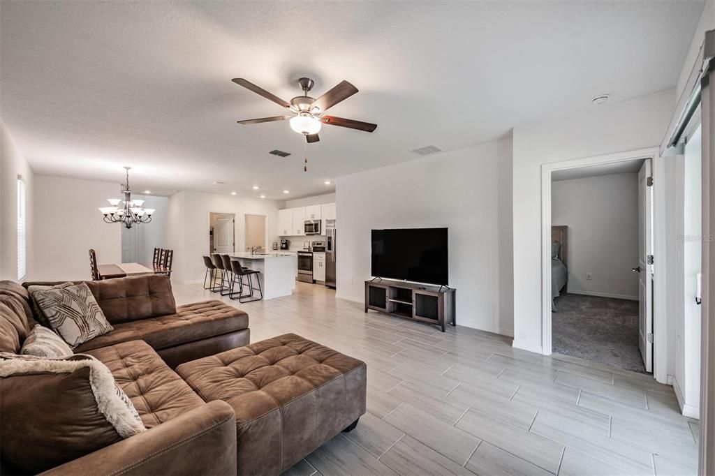 For Sale: $410,000 (5 beds, 2 baths, 2415 Square Feet)