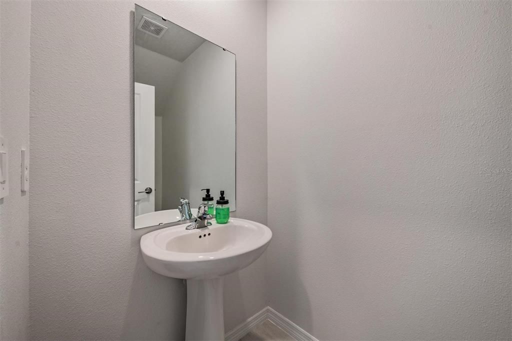 For Sale: $410,000 (5 beds, 2 baths, 2415 Square Feet)