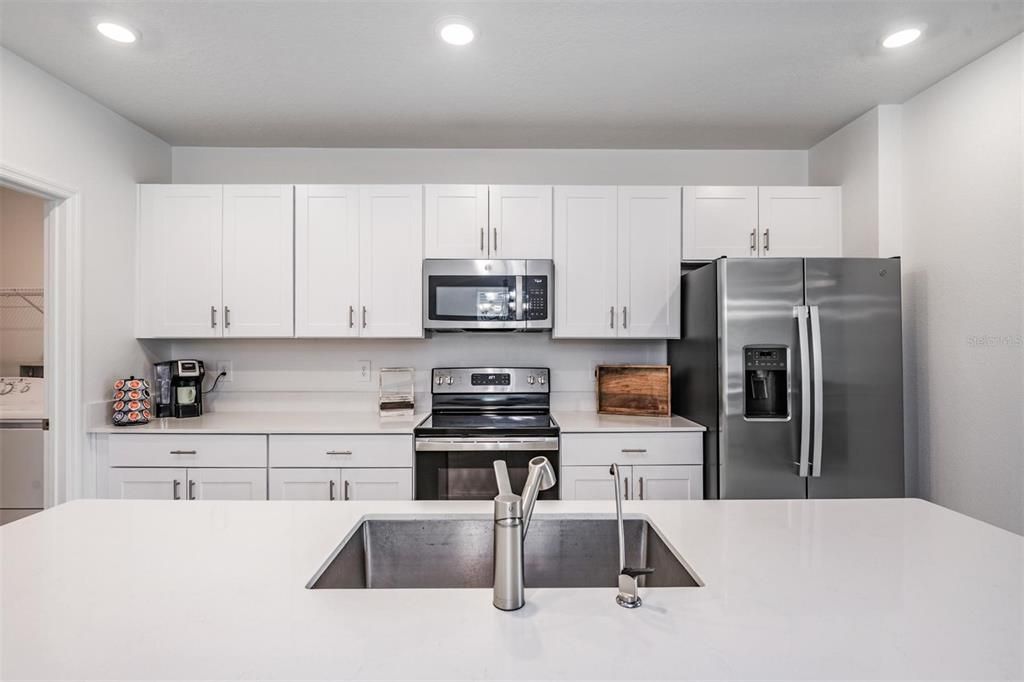 For Sale: $410,000 (5 beds, 2 baths, 2415 Square Feet)