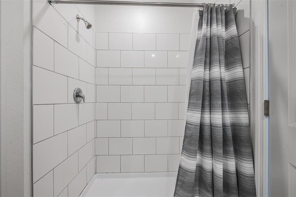 For Sale: $410,000 (5 beds, 2 baths, 2415 Square Feet)