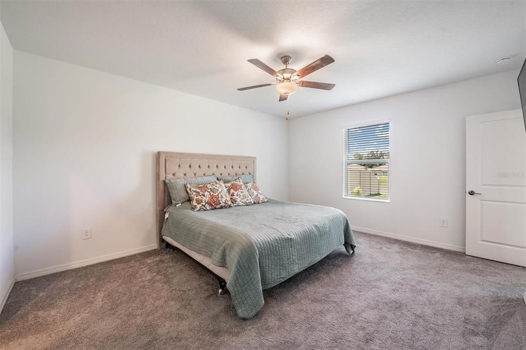 For Sale: $410,000 (5 beds, 2 baths, 2415 Square Feet)