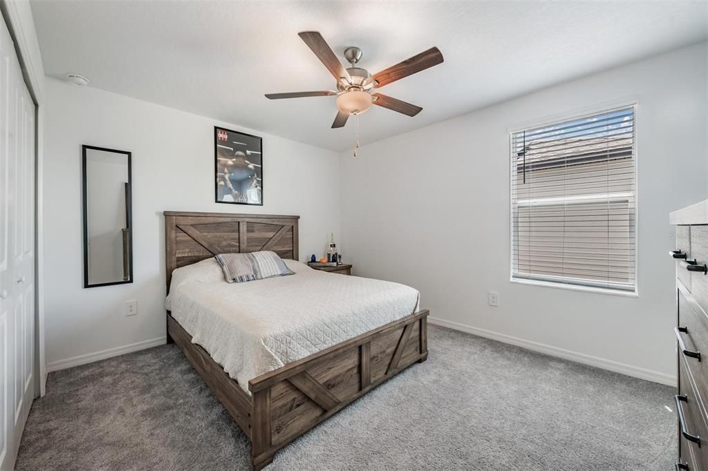 For Sale: $410,000 (5 beds, 2 baths, 2415 Square Feet)