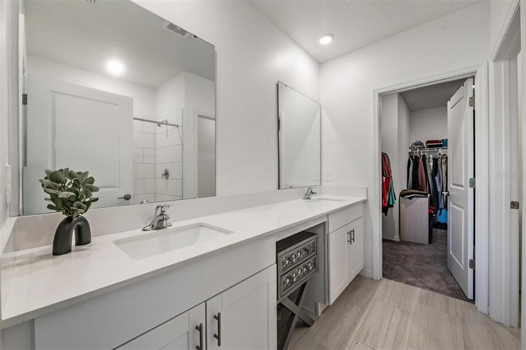 For Sale: $410,000 (5 beds, 2 baths, 2415 Square Feet)