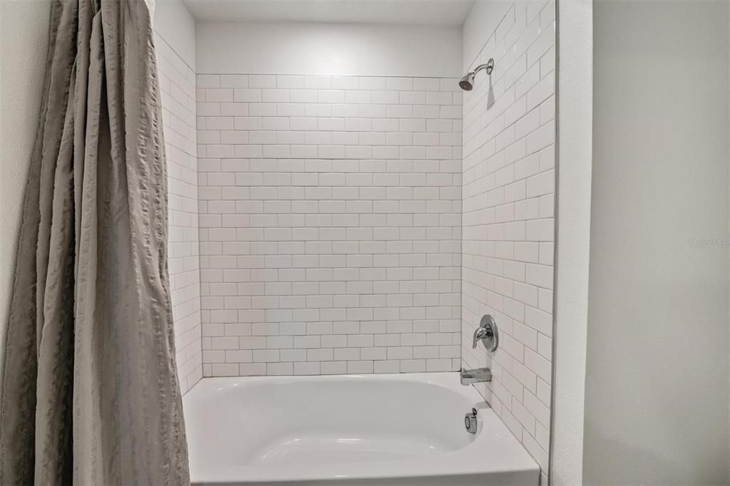 For Sale: $410,000 (5 beds, 2 baths, 2415 Square Feet)
