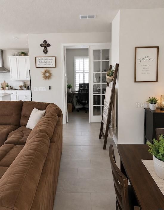 For Rent: $3,100 (3 beds, 2 baths, 2320 Square Feet)