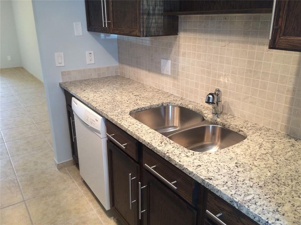 Activo con contrato: $185,000 (2 camas, 2 baños, 905 Pies cuadrados)