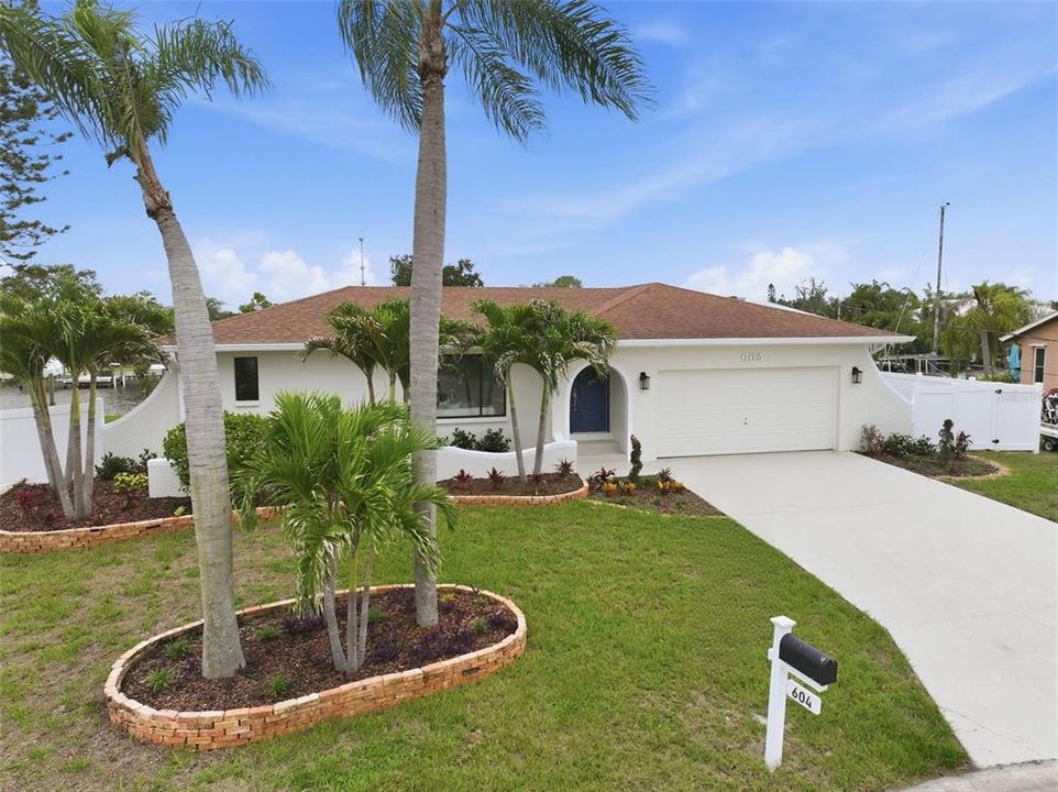 For Sale: $739,000 (3 beds, 2 baths, 1831 Square Feet)