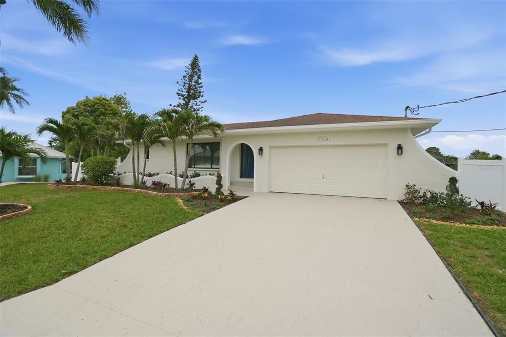 For Sale: $739,000 (3 beds, 2 baths, 1831 Square Feet)