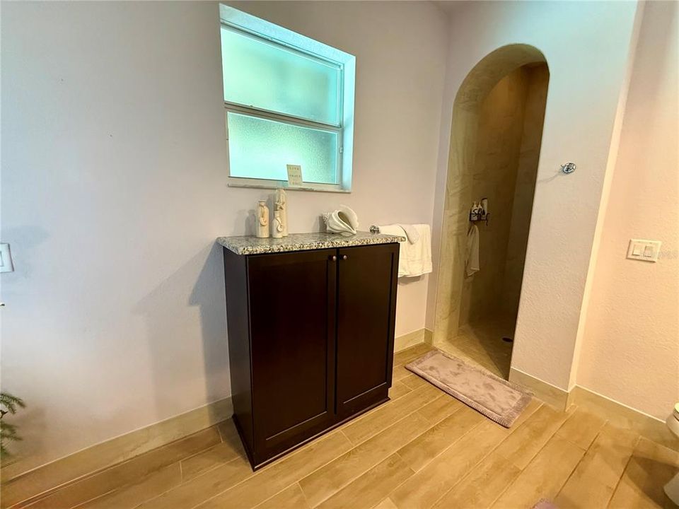 En Venta: $655,000 (3 camas, 2 baños, 2761 Pies cuadrados)