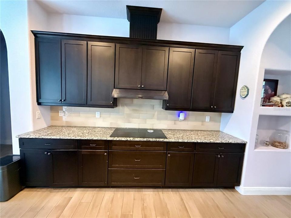 En Venta: $655,000 (3 camas, 2 baños, 2761 Pies cuadrados)