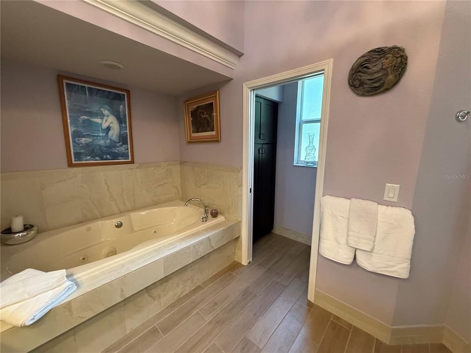 En Venta: $655,000 (3 camas, 2 baños, 2761 Pies cuadrados)