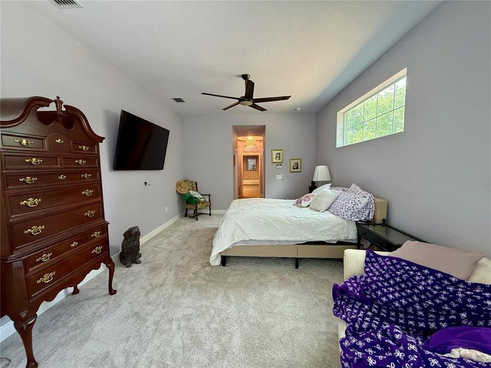 En Venta: $655,000 (3 camas, 2 baños, 2761 Pies cuadrados)