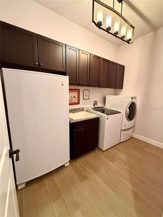 En Venta: $655,000 (3 camas, 2 baños, 2761 Pies cuadrados)