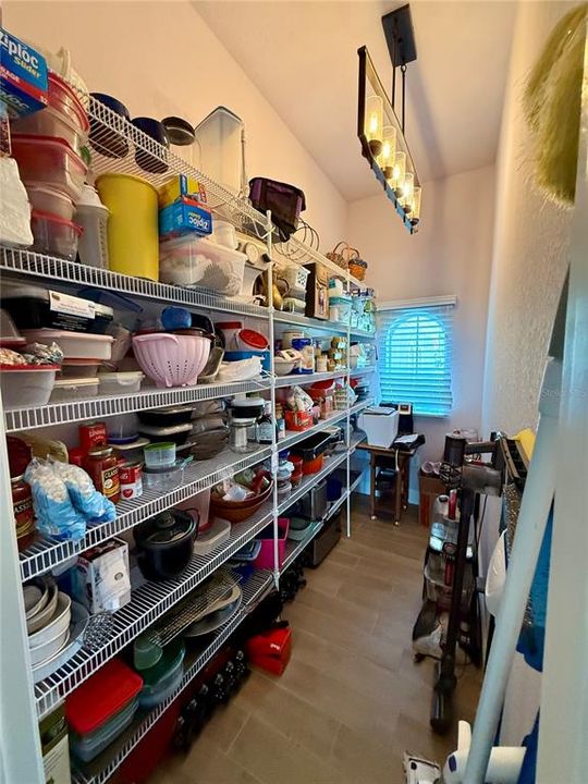 En Venta: $655,000 (3 camas, 2 baños, 2761 Pies cuadrados)