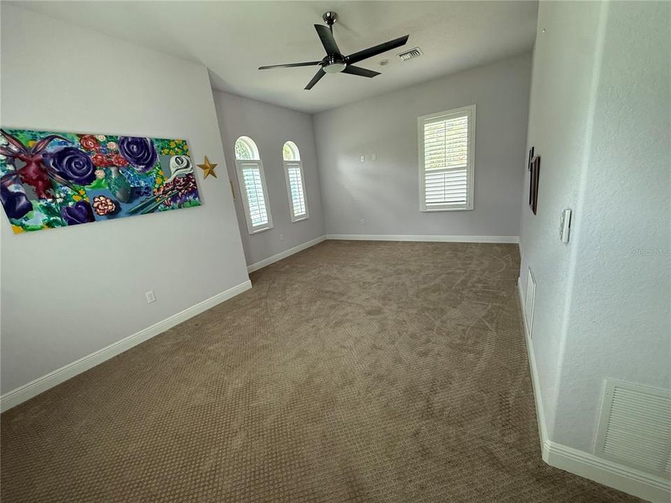 En Venta: $655,000 (3 camas, 2 baños, 2761 Pies cuadrados)