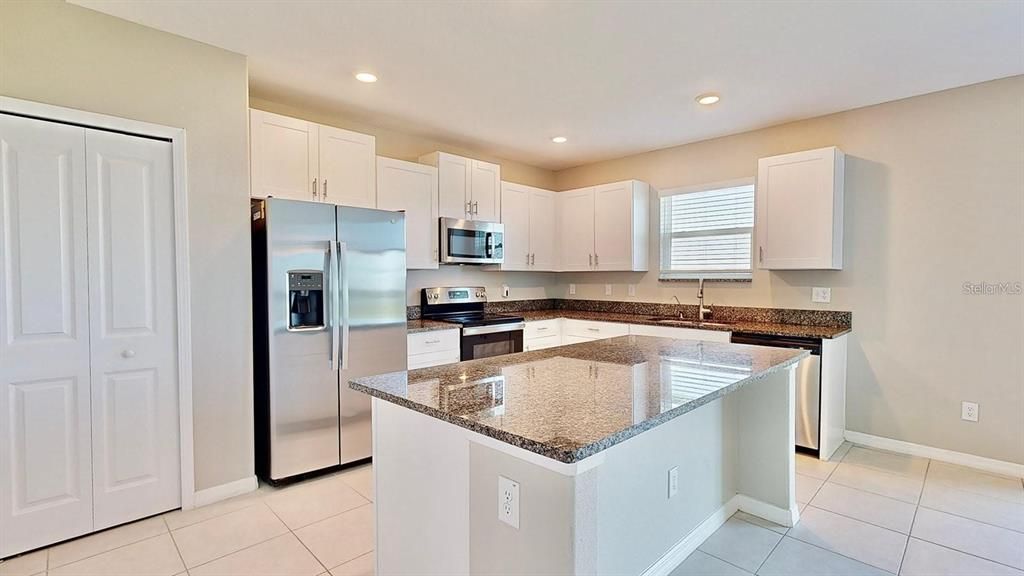 En Venta: $474,995 (4 camas, 2 baños, 2584 Pies cuadrados)