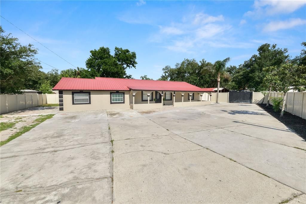 For Sale: $380,000 (6 beds, 4 baths, 2255 Square Feet)
